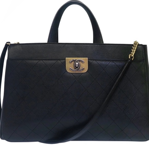 CHANEL Italy Leather Executive Tote Bag - Picture 3 of 16